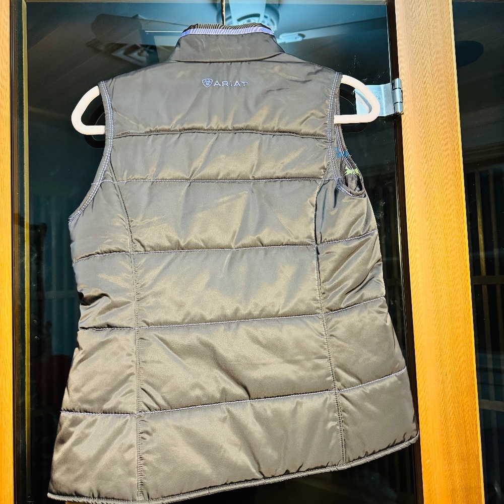 Ariat Equestrian brand XL girls brown insulated vest!